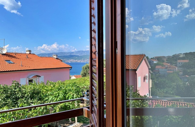 Apartment for 8 persons with Sea View