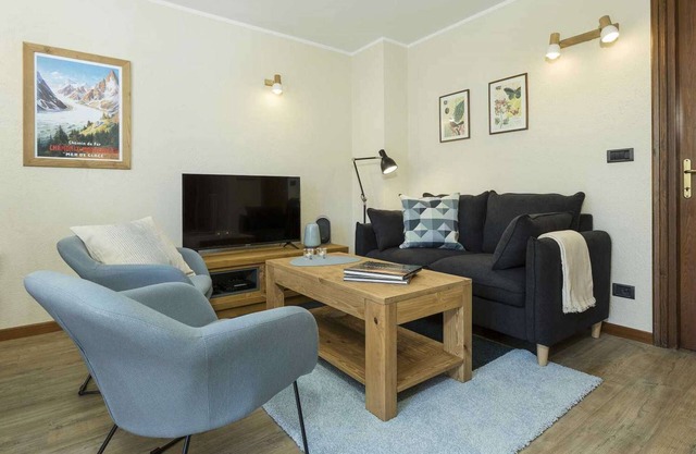 Apartment Ensa - Alpes Travel - Central Chamonix (sleeps 4)