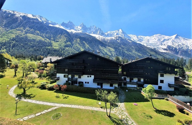 Apartment-Comfort-Ensuite with Bath-Mountain view