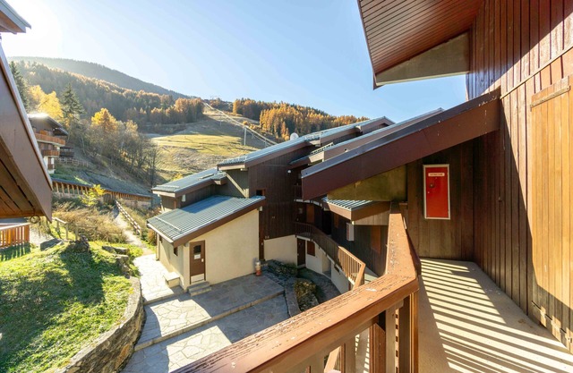 Apartment 'Appart Situ Au Pied Des Pistes' with Balcony