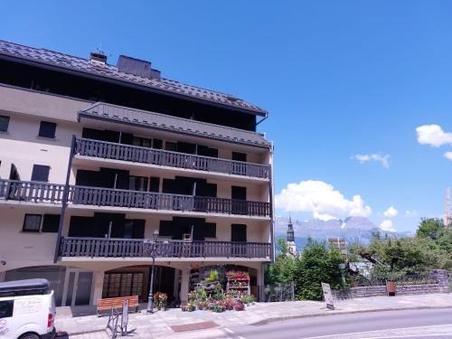 Apartment La Comtesse-9 by Interhome