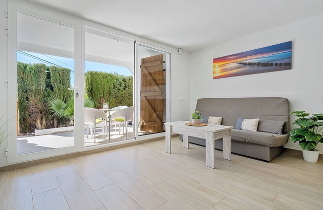 Apartment 'Francesca' with Shared Pool, Wi-Fi and Air Conditioning