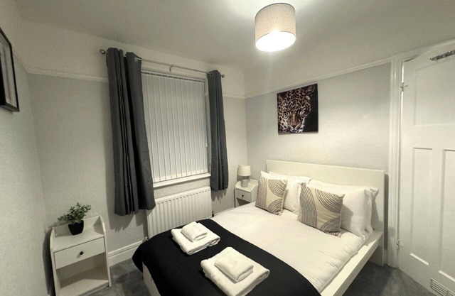 Apartment - Sleeps 4 - Pet friendly - Parking