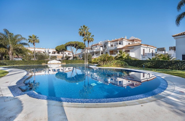 Apartment 'Golden Sands - Chiclana' with Private Pool, Wi-Fi and Air Conditioning