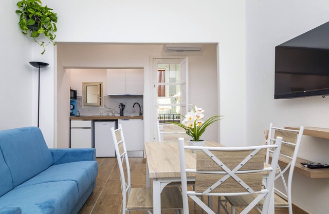 Apartment 'Good Vibes Home' with Balcony, Wi-Fi and Air Conditioning