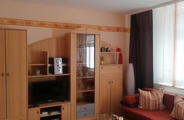 Apartment ground floor, shower, WC, living/bedroom - Ferienwohnungen Hochmuth