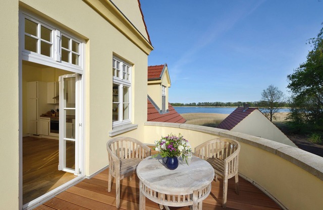 Apartment 'Gut Grubnow Rügen - Ferienwohnung 7' with Lake View, Shared Garden and Wi-Fi