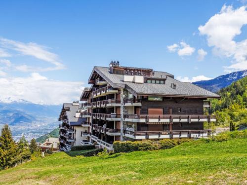 Apartment Hauts de Nendaz A F3 by Interhome
