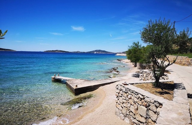 Apartment Njoko - sea view & private parking: A2 narancasti(3+2) - Sepurine (Island Prvic),