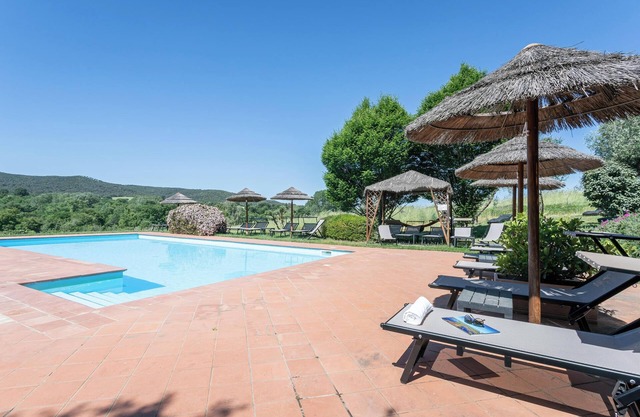Apartment Il Sorbo with Terrace, Shared Pool & Wi-Fi