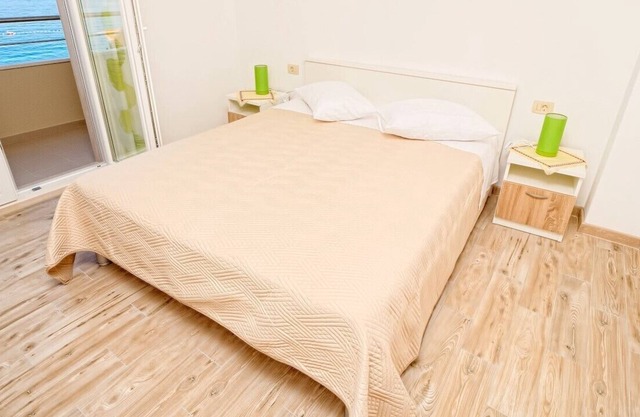 Apartment in a small village Drašnice. Two-bedroom apartment on the beach with sea and island view.