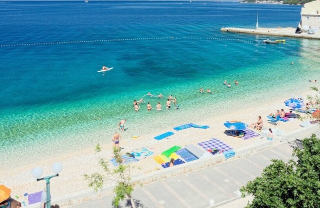 Apartment in a small village Drašnice. Two-bedroom apartment on the beach with sea and island view on Hvar.