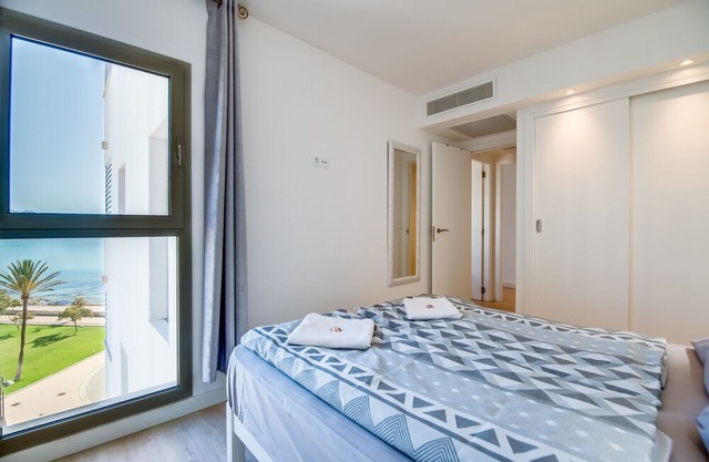 Apartment in CALA MILLOR, directly on the beach, with 2 bedrooms, WIFI Free, 5 ETAGE.