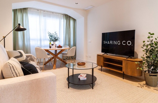 Apartment in Castellana 2 Bedrooms by Sharing Co