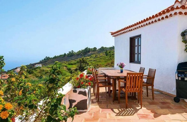 Apartment in El Tanque with garden