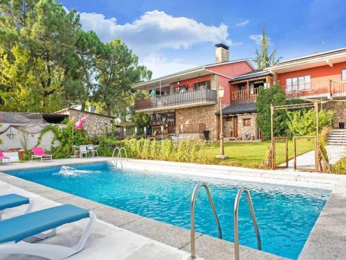Apartment in Galapagar with Pool and Garden