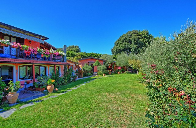 Apartment in Monte Marcello with 2 bedrooms sleeps 5
