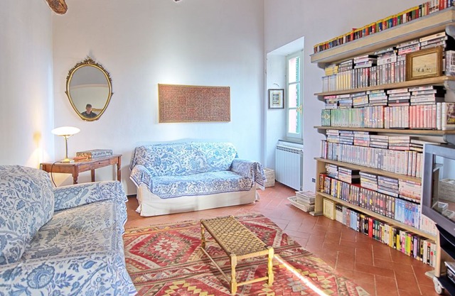 Apartment in Monte Marcello with 3 bedrooms sleeps 6