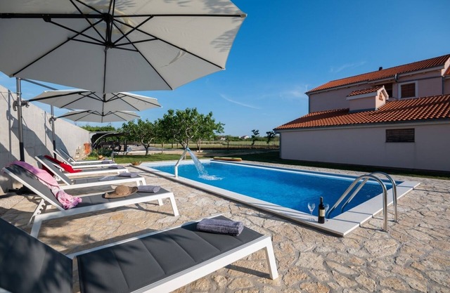 Apartment in Privlaka with Seaview, Balcony, Air condition, WIFI (3598-5)