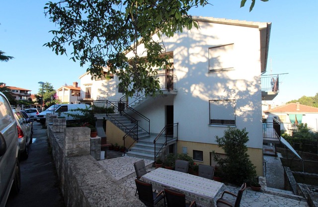 Apartment in Pula,three sleeping rooms,near the beach and the down,family-friendly