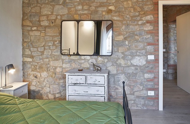 Apartment in renovated farmhouse in typical Chianti Tuscan village