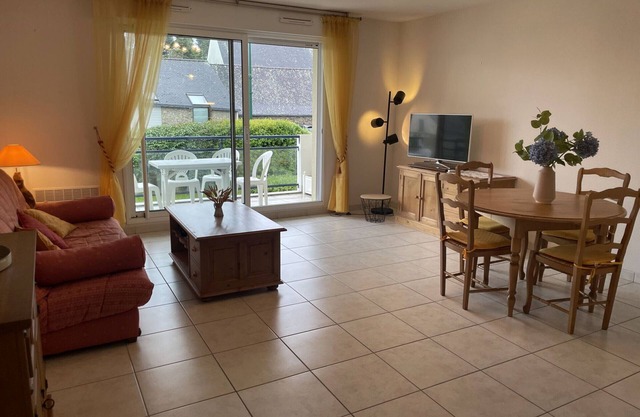 Apartment in Sarzeau: Terrace, Elevator, Parking, Internet