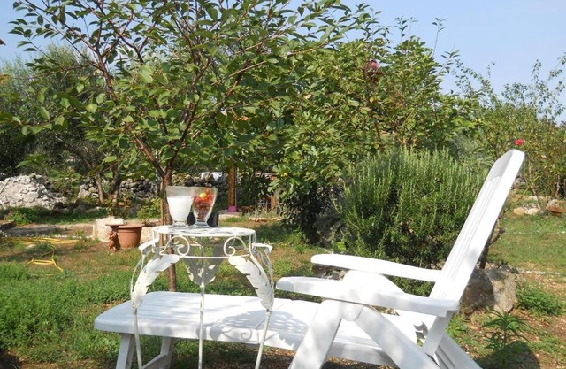 Apartment in Sutomišćica with sea view, balcony, air conditioning, WiFi (3573-2)