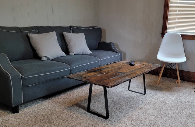 Apartment in town, just minutes to Ohiopyle, Laurel Cavern and Nemacolin.