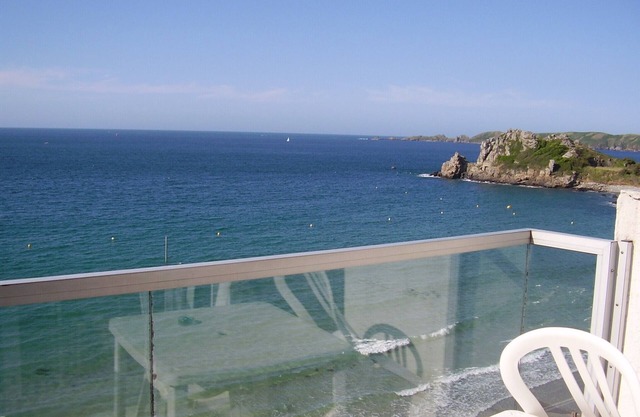 APARTMENT IN TRESTIGNEL The Feet In Water PERROS GUIREC 22700