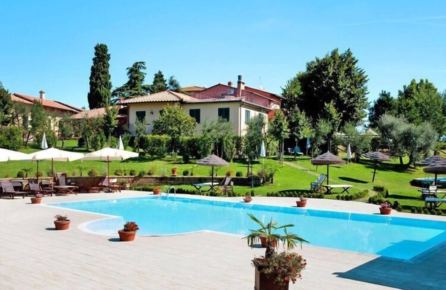 Apartment in Vinci with Pool & Wellness