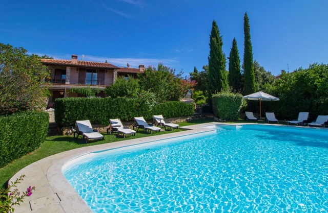 Apartment in villa with WIFI, hot tub, private pool, TV, patio, pets allowed, panoramic view