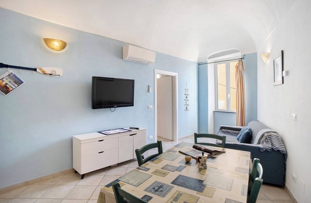 Apartment 'Iris' with Shared Terrace and Air Conditioning