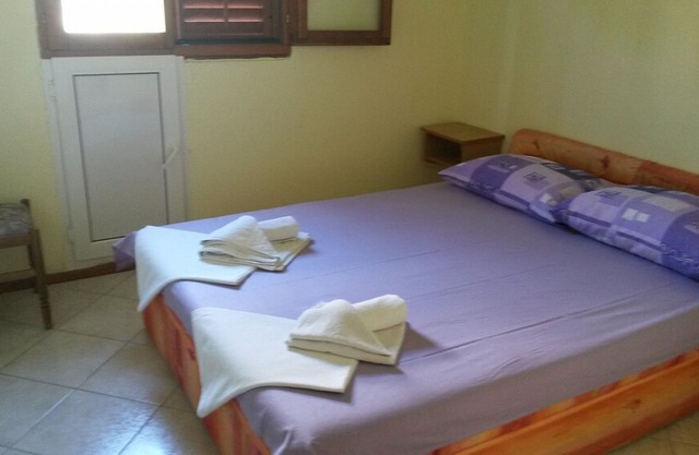 Apartment Kaleb - next to the seashore: SA7-Miro 24(2) - Stomorska, Island Solta, Croatia