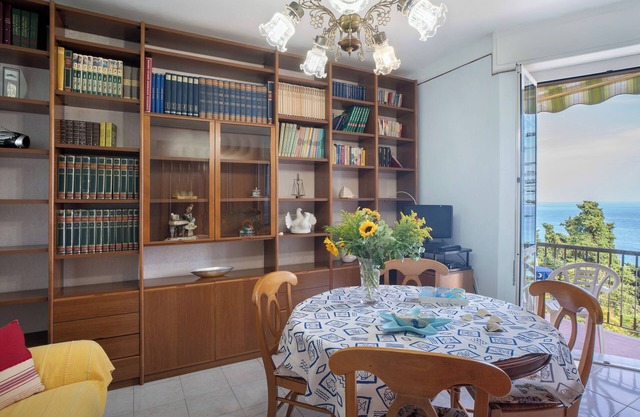 Apartment 'La Ca' Di Marì' with Sea View, Balcony and Wi-Fi