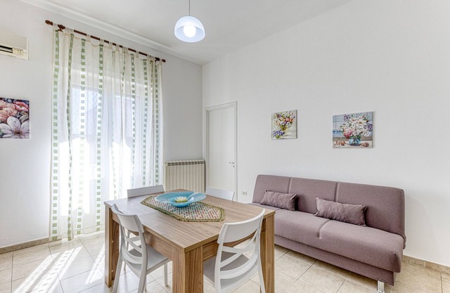Apartment 'La Dimora Di Donato' with Balcony, Wi-Fi and Air Conditioning