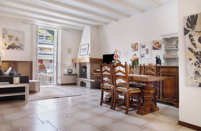 Apartment 'La Finestra Sul Lago 2' with Lake View, Balcony and Wi-Fi
