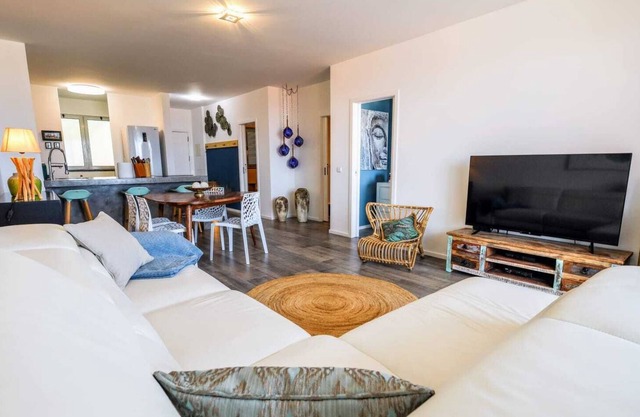 Apartment "La Voce del Mare" with Sea View, Private Terrace & Wi-Fi