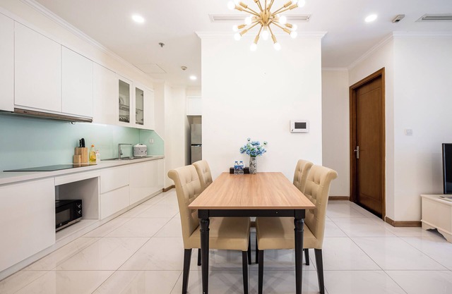 Apartment Landmark 81 by Urban Home
