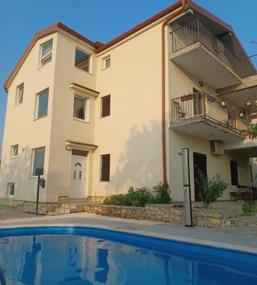 Apartment Laura - with PRIVATE swimming pool