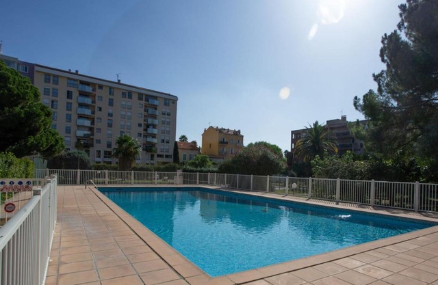 Apartment Les Jardins du Luxembourg by Interhome