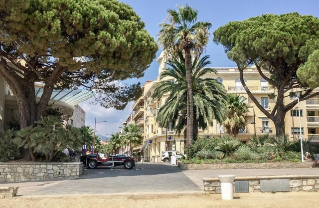Apartment Les Sirènes by Interhome