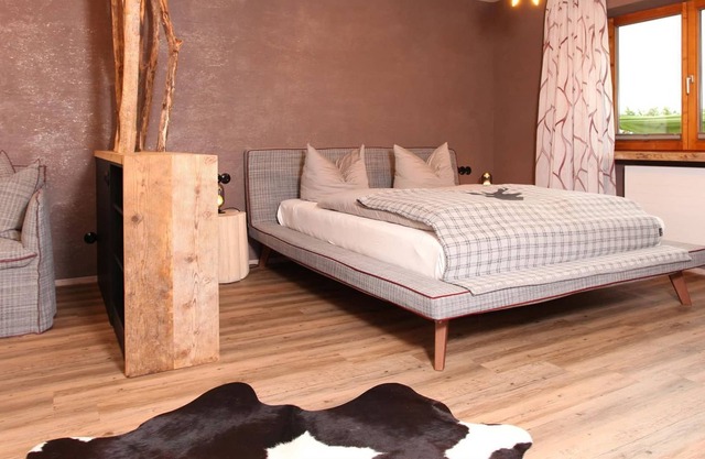 Apartment / living room / shower, WC, Gipfelstürmer - Landhaus Bromm