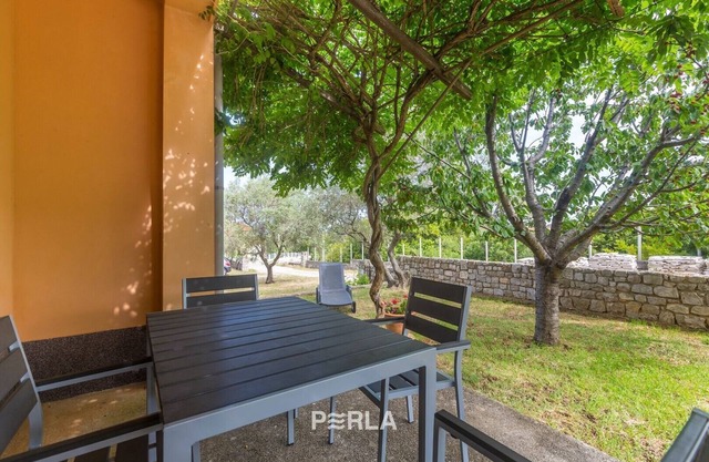Apartment LYNA with garden 300m from the beach