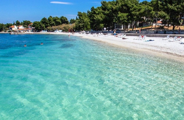 Apartment Mari - with pool: - Supetar, Island Brac, Croatia