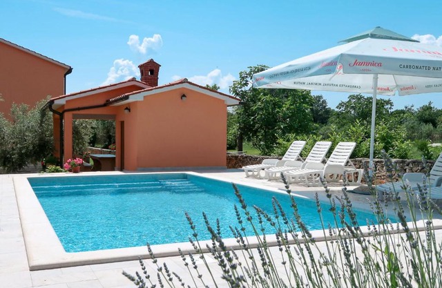 Apartment Martina - LBN376 by Interhome