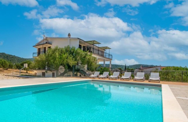 Apartment Maslina in Vinišće - 4 persons, 2 bedrooms