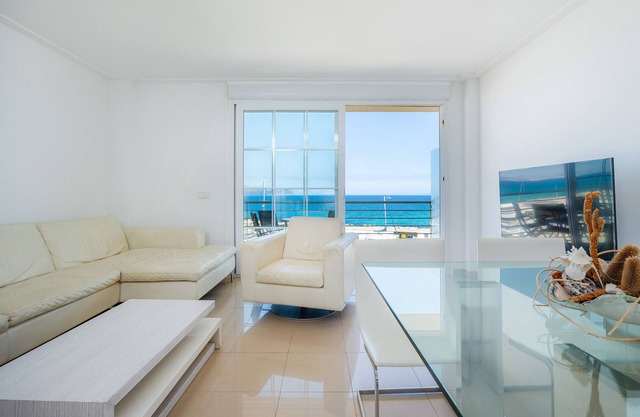 Apartment 'Minimal Ref 9000' with Balcony, Wi-Fi and Air Conditioning