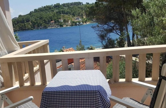 Apartment Mlad - with pool: A3(2) - Rogac, Island Solta, Croatia
