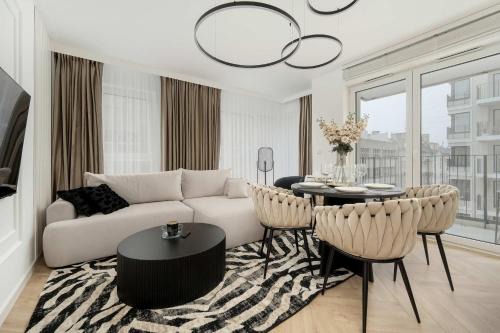 Apartment Near Centre of Wrocław with AC and Parking by Renters Prestige