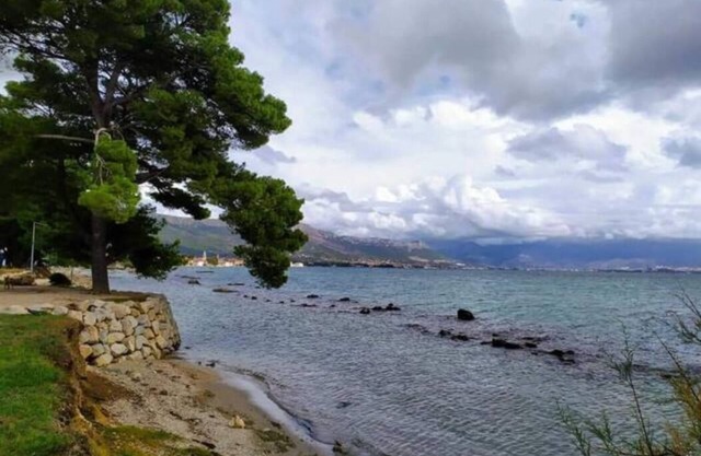 Apartment near beach + free parking